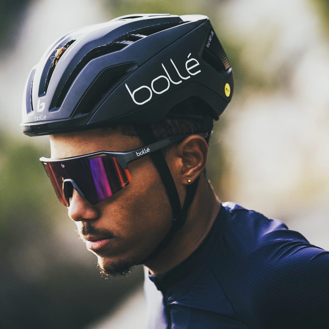 #bolleeyewear 

Experience the power of color on your bike. 
Equipped with the VOLT+, the C-shifter are perfect shades for your eyes!

#bollé #VOLT #cycling #cyclingeyewear #tielt #sportbrillen #fietsbril #sportbrilopsterkte