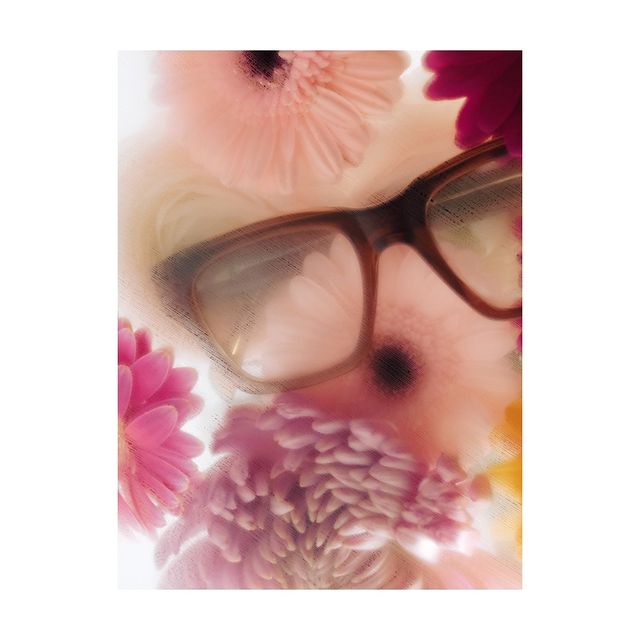 Photo by Optiek Kruijen | Diepenbeek on February 09, 2024. May be a closeup of eyeglasses, flower arrangement and flower.